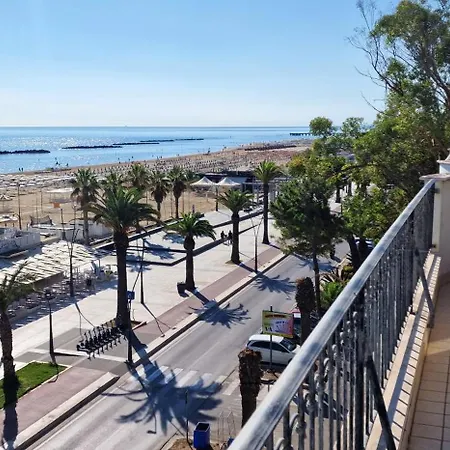 Mansarda Fronte Mare Con Servizio Incluso A Appartement