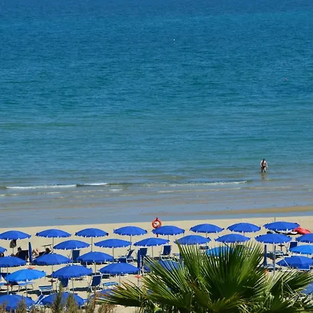 Mansarda Fronte Mare Con Servizio Incluso A Appartement Roseto Degli Abruzzi