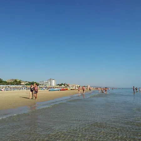 Mansarda Fronte Mare Con Servizio Incluso A * 阿布鲁齐的罗塞托