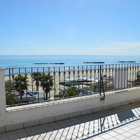 Mansarda Fronte Mare Con Servizio Incluso A Appartement *