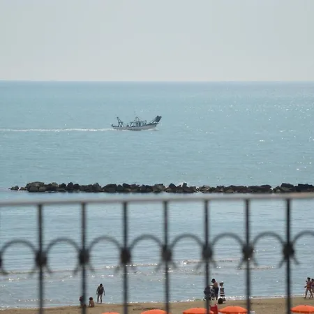 Mansarda Fronte Mare Con Servizio Incluso A * 阿布鲁齐的罗塞托