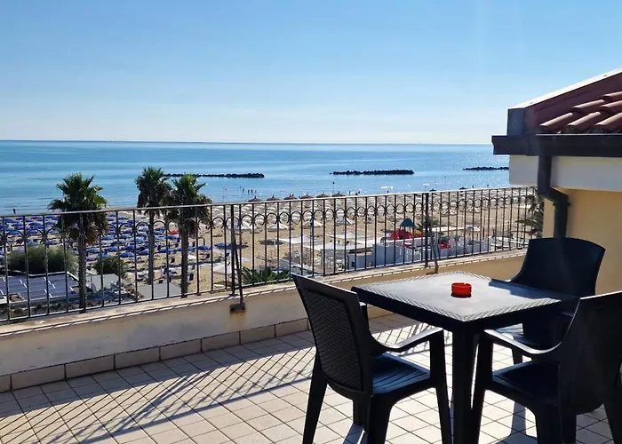 Apartman Mansarda Fronte Mare Con Servizio Incluso A Roseto degli Abruzzi