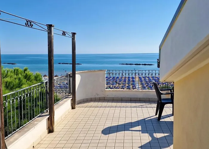 Mansarda Fronte Mare Con Servizio Incluso A * Roseto degli Abruzzi