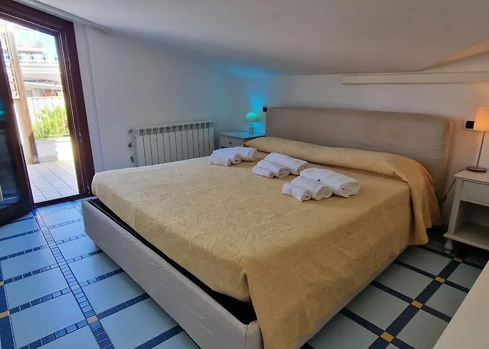 Apartman Mansarda Fronte Mare Con Servizio Incluso A