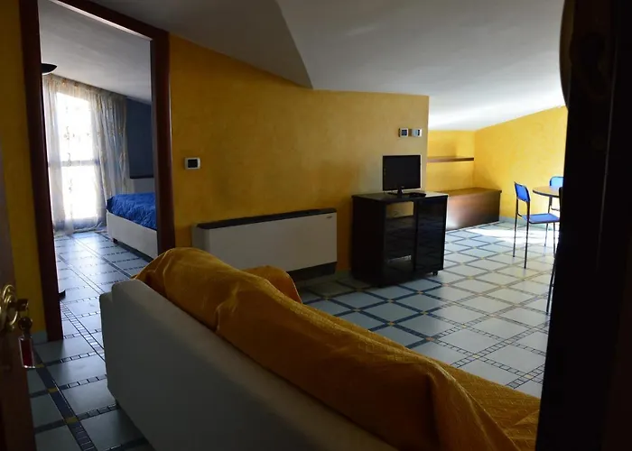 Mansarda Fronte Mare Con Servizio Incluso A Apartman *