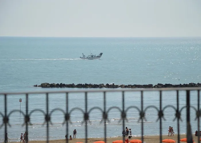 Mansarda Fronte Mare Con Servizio Incluso A * Roseto degli Abruzzi