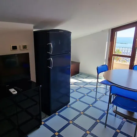 Apartment Mansarda Fronte Mare Con Servizio Incluso A