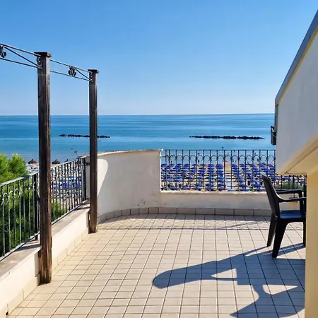 Mansarda Fronte Mare Con Servizio Incluso A * روزيتو ديلي أبروتسي