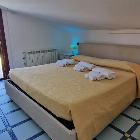 Apartment Mansarda Fronte Mare Con Servizio Incluso A