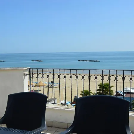 Apartment Mansarda Fronte Mare Con Servizio Incluso A *