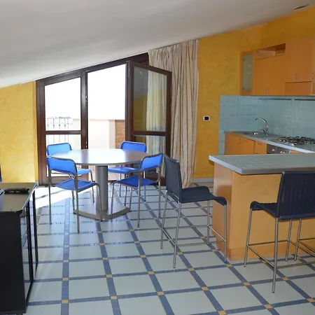 Apartamento Mansarda Fronte Mare Con Servizio Incluso A