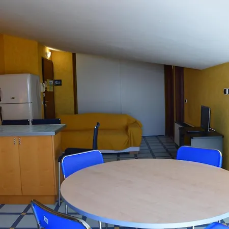 Apartment Mansarda Fronte Mare Con Servizio Incluso A