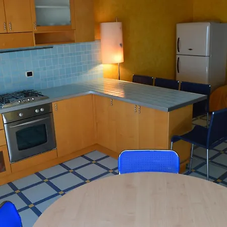 شقة Mansarda Fronte Mare Con Servizio Incluso A