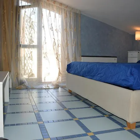 Mansarda Fronte Mare Con Servizio Incluso A