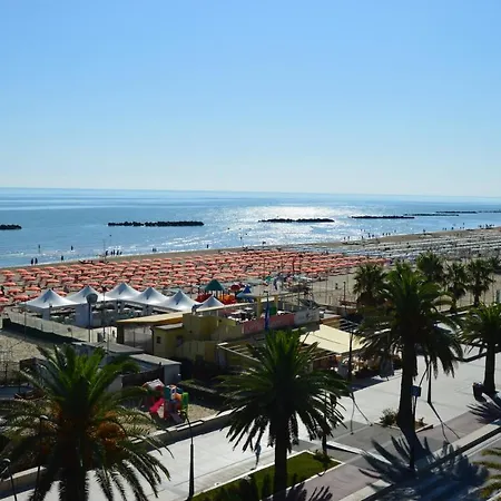 Mansarda Fronte Mare Con Servizio Incluso A Appartamento