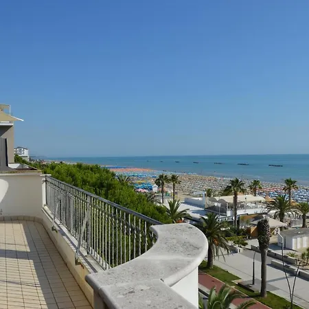 Mansarda Fronte Mare Con Servizio Incluso A Lejlighed