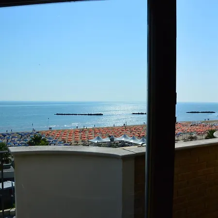 Mansarda Fronte Mare Con Servizio Incluso A