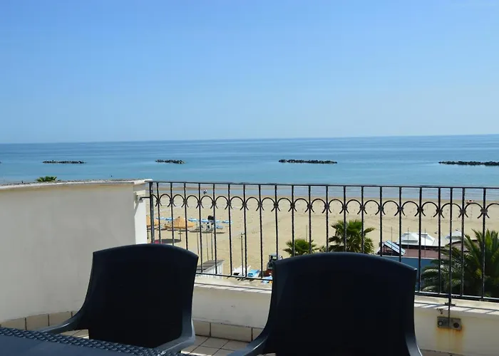 アパート Mansarda Fronte Mare Con Servizio Incluso A *