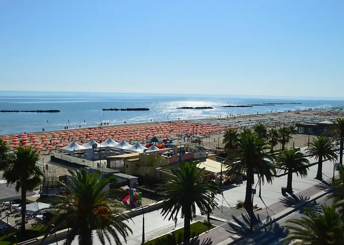 Mansarda Fronte Mare Con Servizio Incluso A アパート