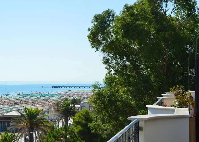 Apartamento Mansarda Fronte Mare Con Servizio Incluso A *