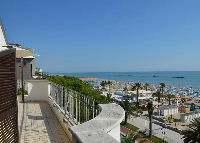 Mansarda Fronte Mare Con Servizio Incluso A Apartamento