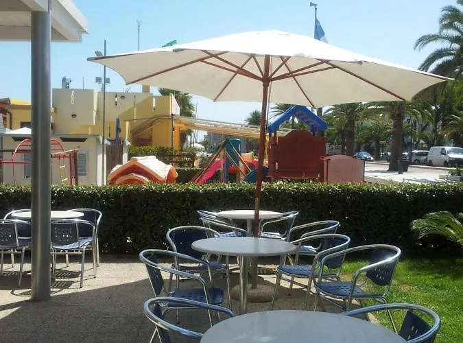 Mansarda Fronte Mare Con Servizio Incluso A アパート *